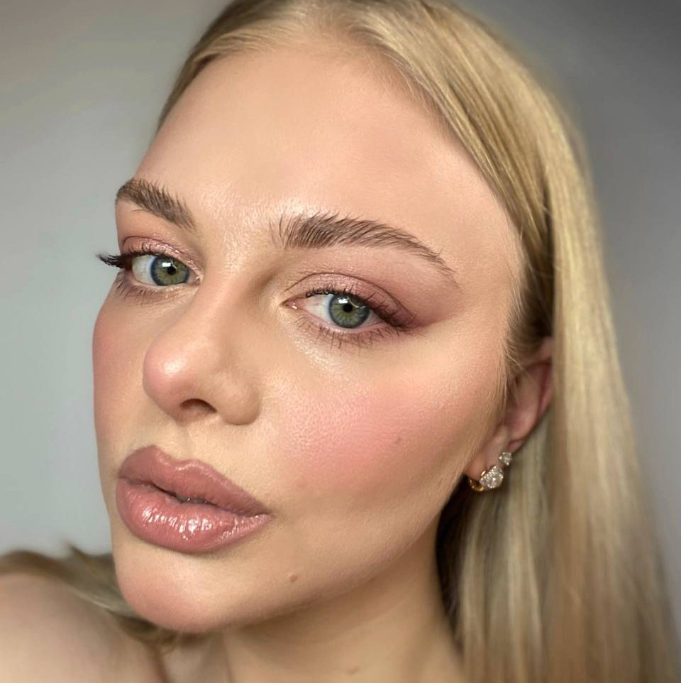 Макияж в стиле NUDE (легкий макияж)