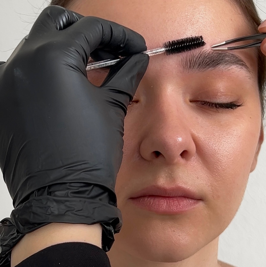 коррекция бровей