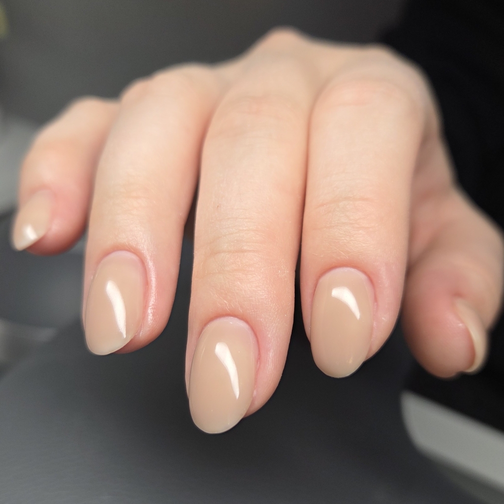 Маникюр с покрытием гель-лак