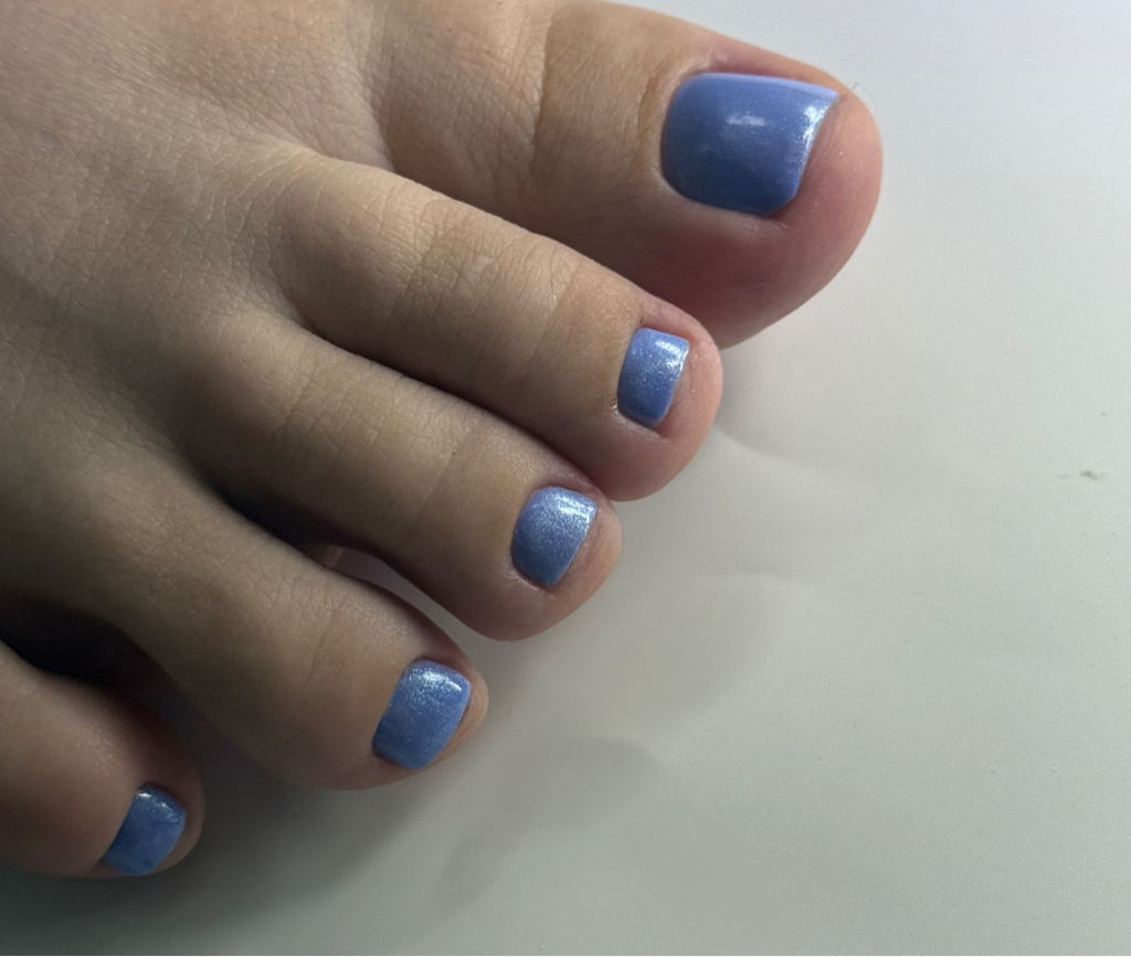 Педикюр  (Экспресс - обработка пальчиков ног + однотонное покрытие гель лаком)