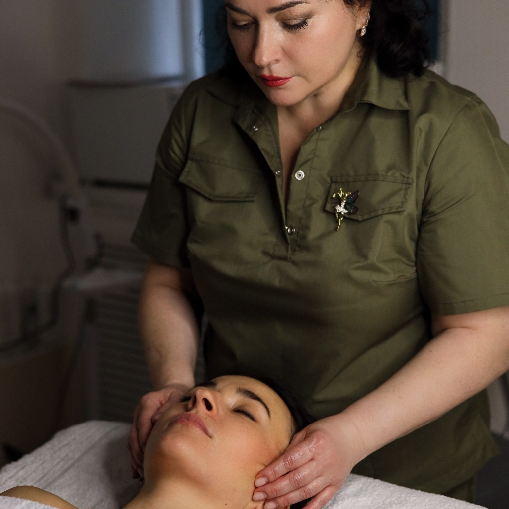 Скульптурно миофасциальный массаж лица + массаж головы, декольте