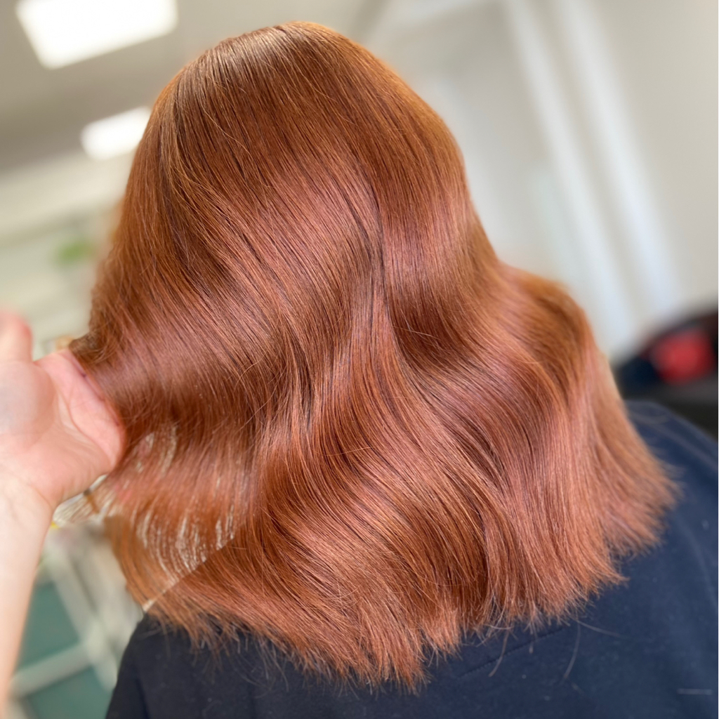 Окрашивание в один тон (средняя длина)