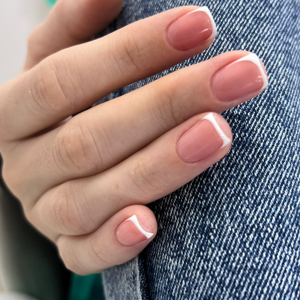 Французский маникюр гель-лак