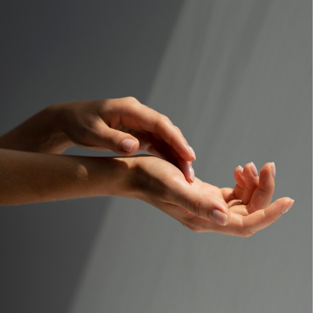 Маникюр гель-лак ( снятие ,маникюр аппаратный, покрытие,изменение формы и архитектуры ногтей)