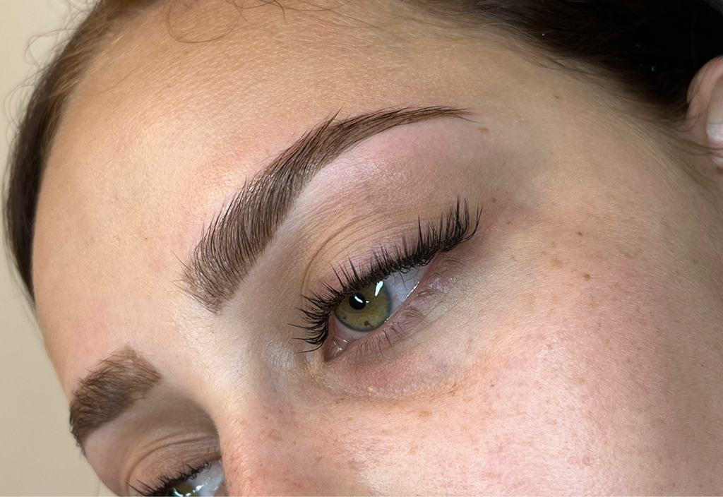 Коррекция бровей