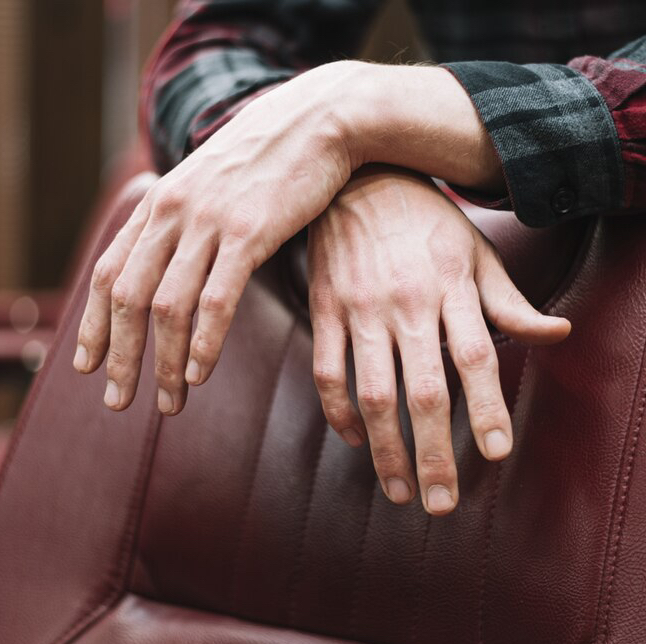 Аппаратный мужской маникюр