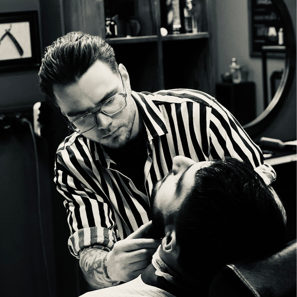 Оформление усов & бороды машинкой