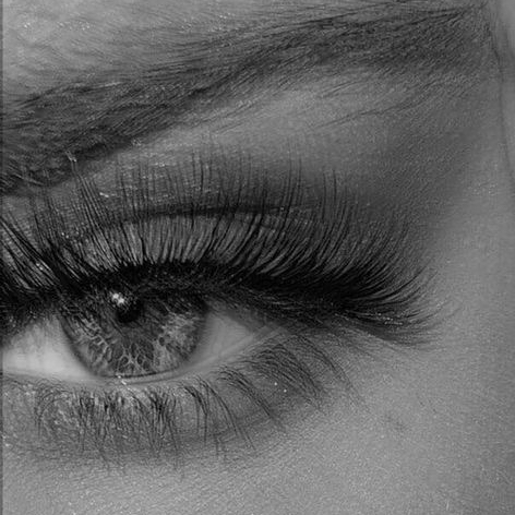 Художественное оформление бровей Входит: окрашивание хной и коррекция