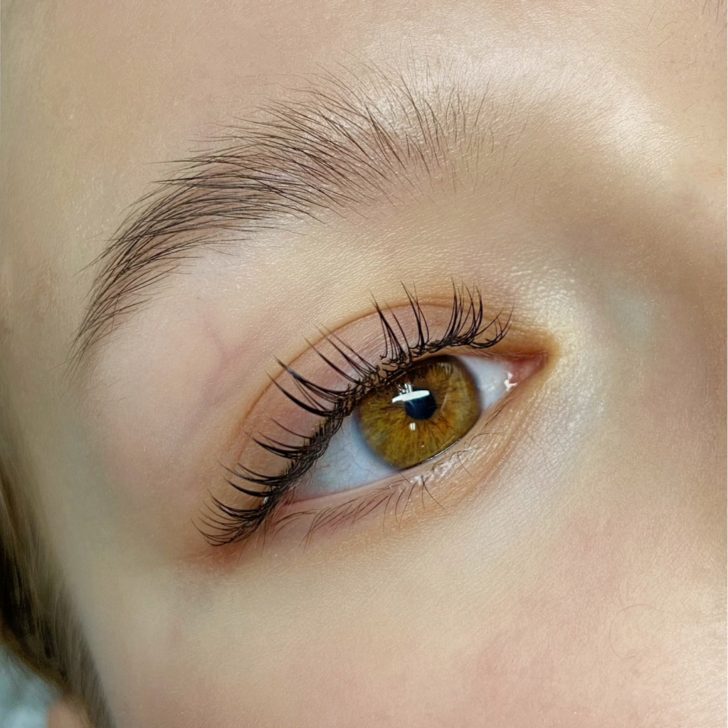 Классическое наращивание ресниц