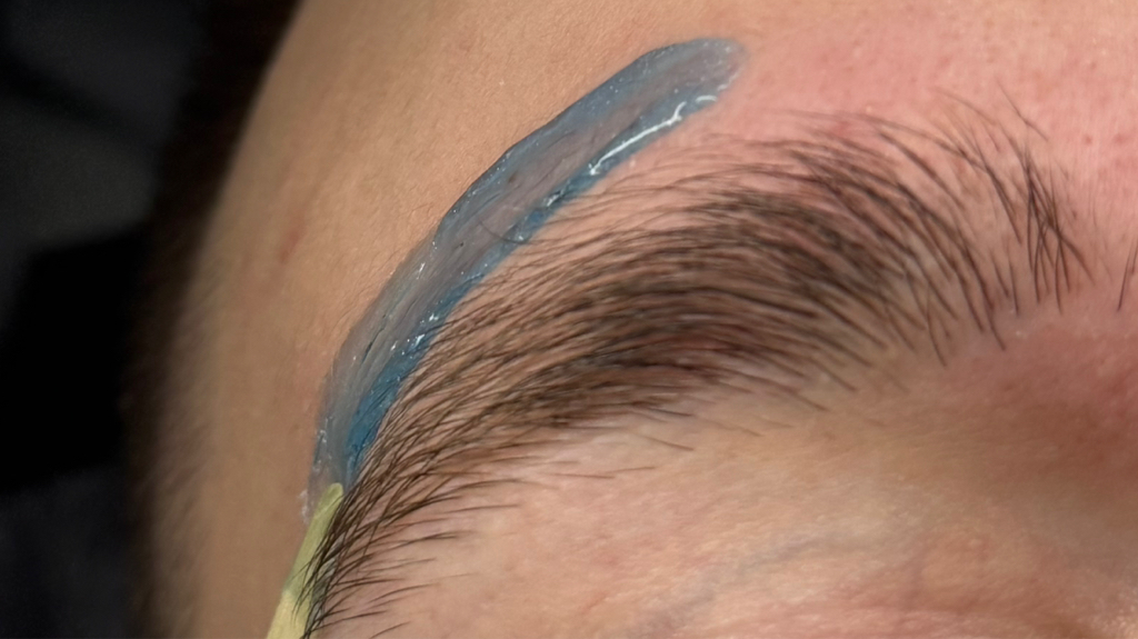 Мужская коррекция бровей