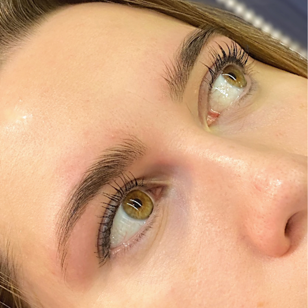 Окрашивание бровей краской