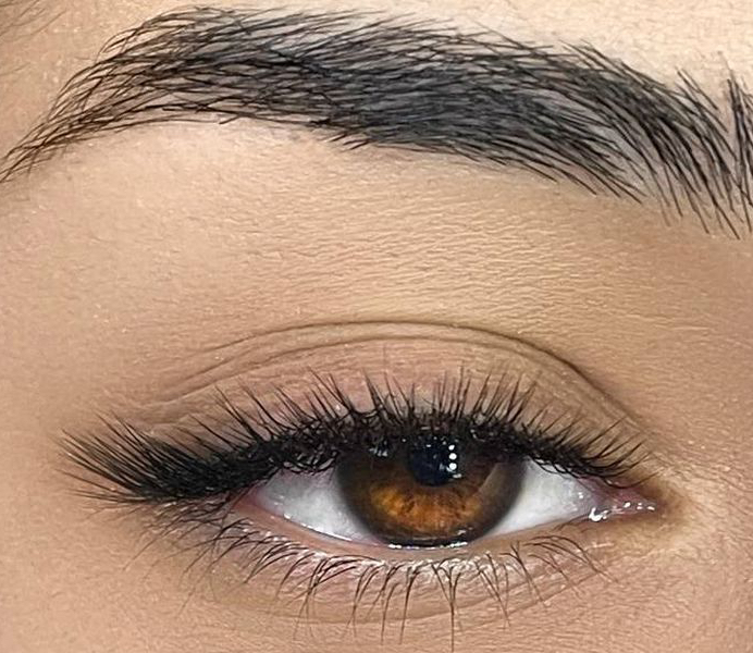 Коррекция «Классика»  (Прошло не более 2,5 недель и осталось 50% ресниц)