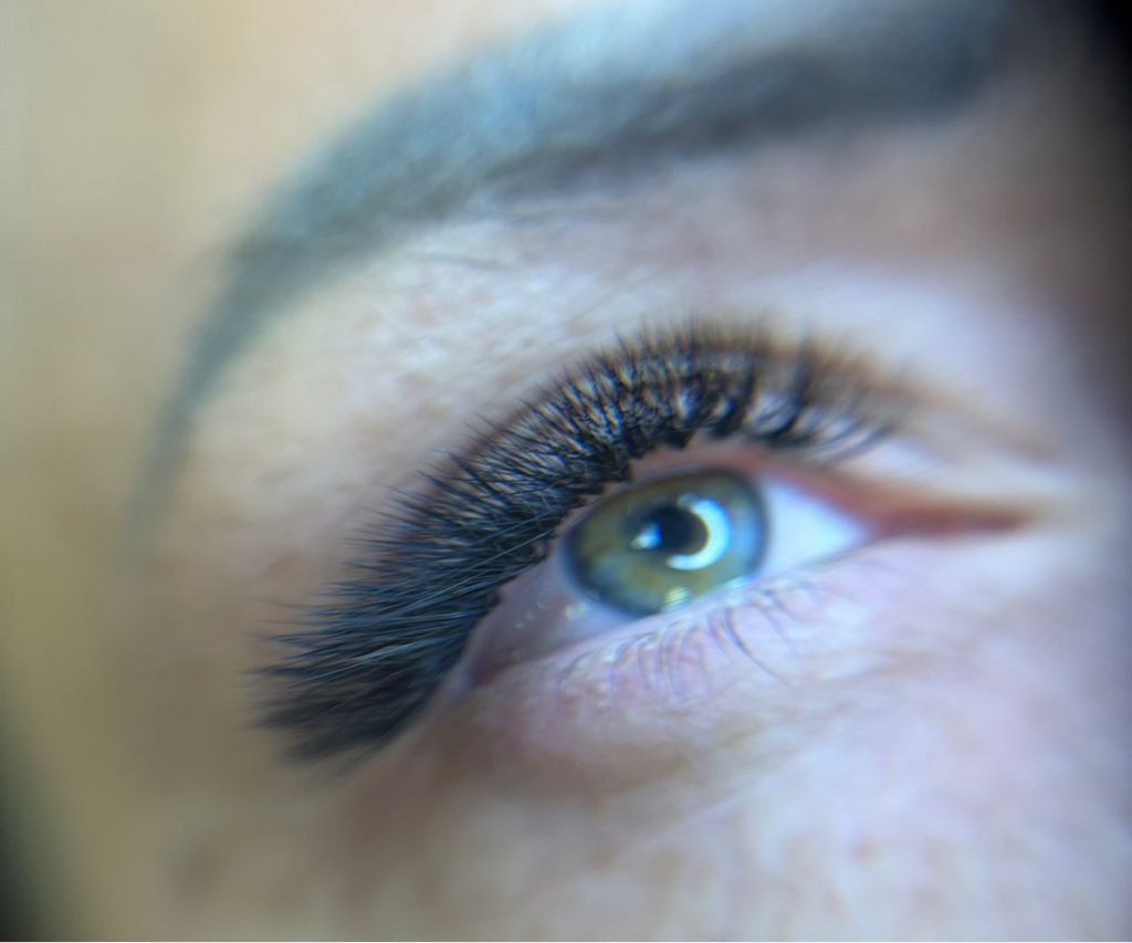 Наращивание ресниц 3D