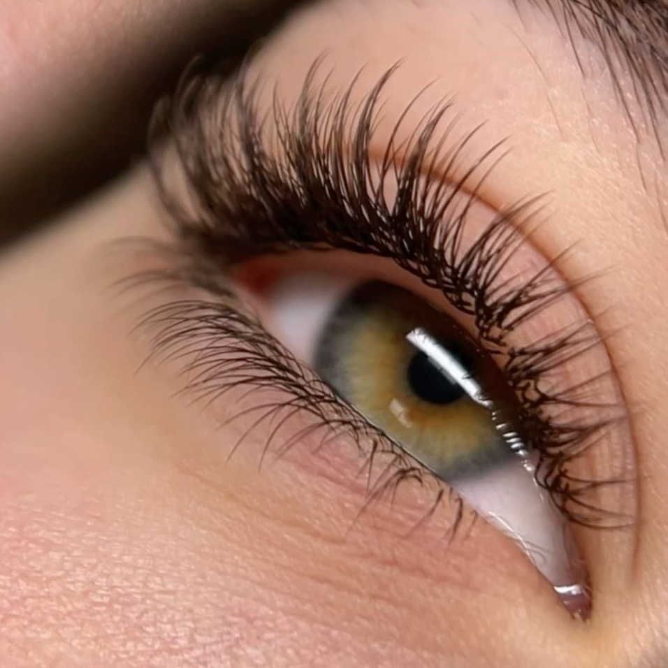 Наращивание ресниц классика