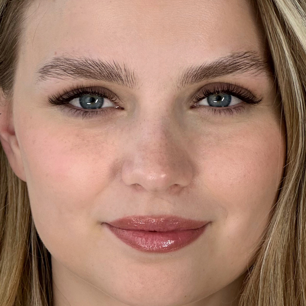 Наращивание ресниц 1D объем