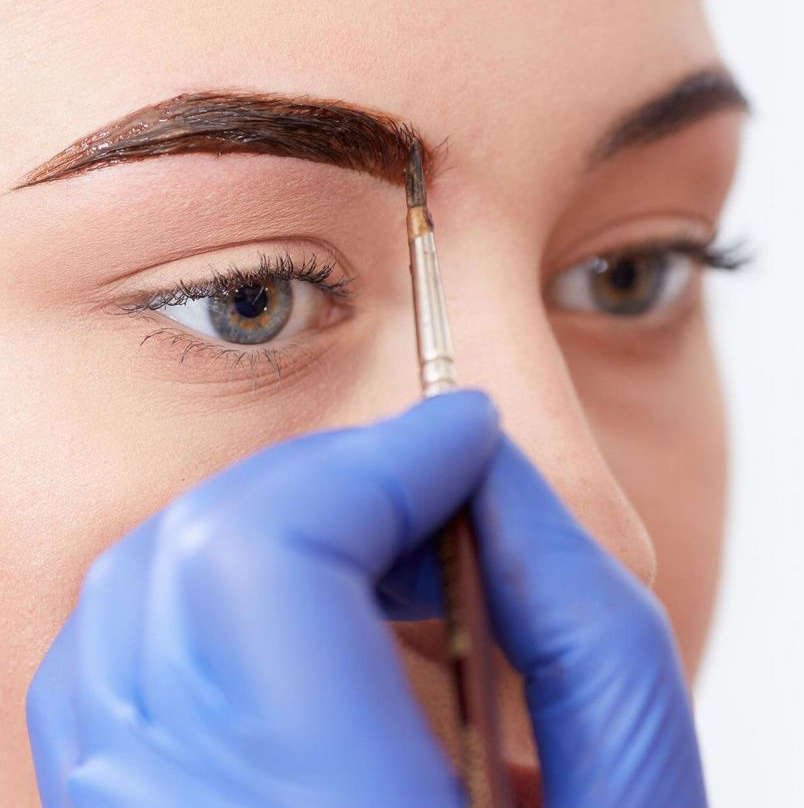 Коррекция бровей