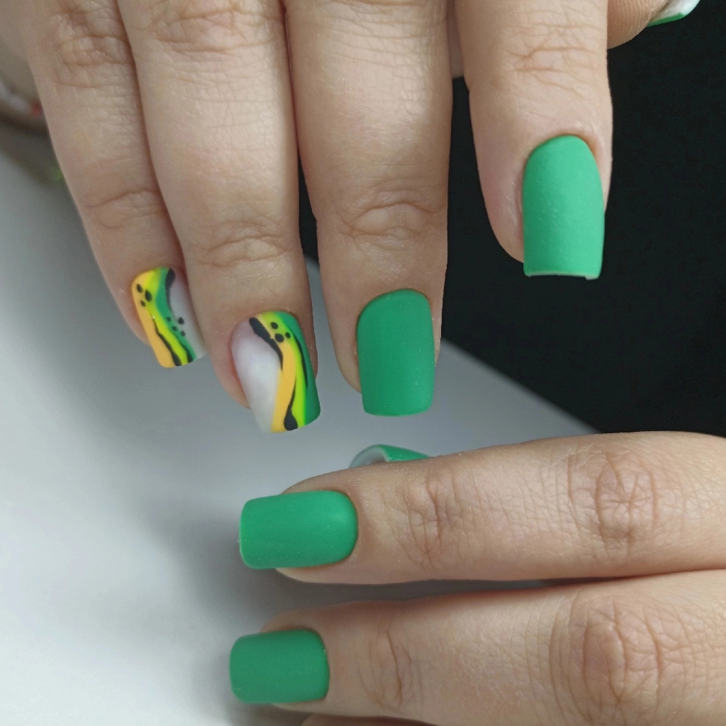 Пакет #4
Наращивание ногтей. Длина S-M + однотонное покрытие+ Несложный дизайн