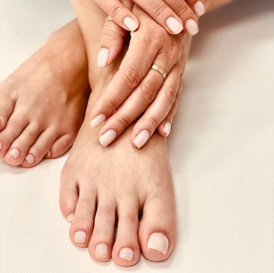 Маникюр/педикюр без покрытия