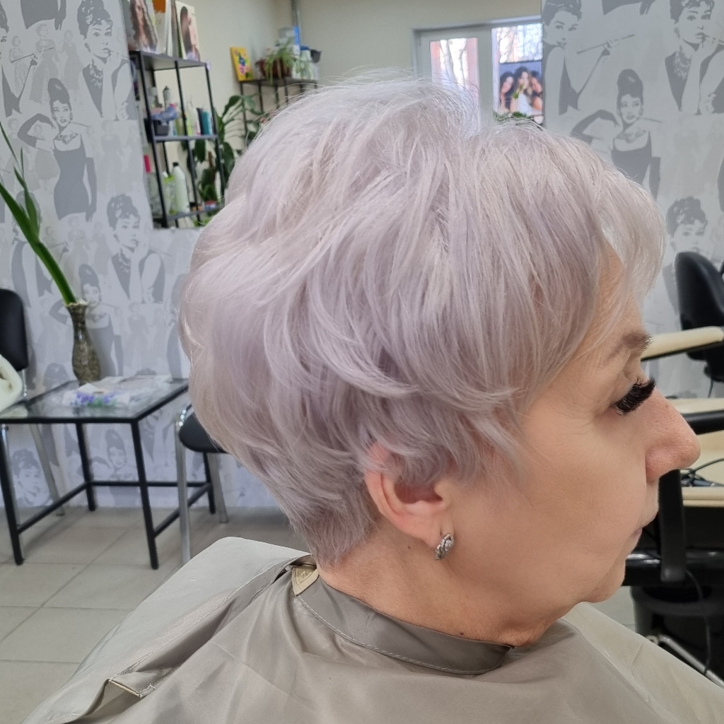 Стрижка волос бритвой