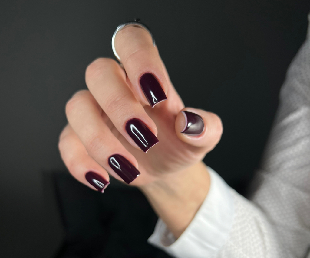 NATURAL/MEDIUM длина   80 BYN 
Комбинированный маникюр + восстановление архитектуры+ опил формы и укрепление, простой дизайн.