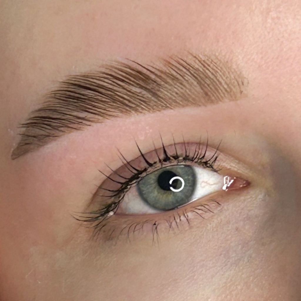 Комплекс ИДЕАЛЬНЫЕ БРОВИ
архитектура + окрашивание + долговременная укладка