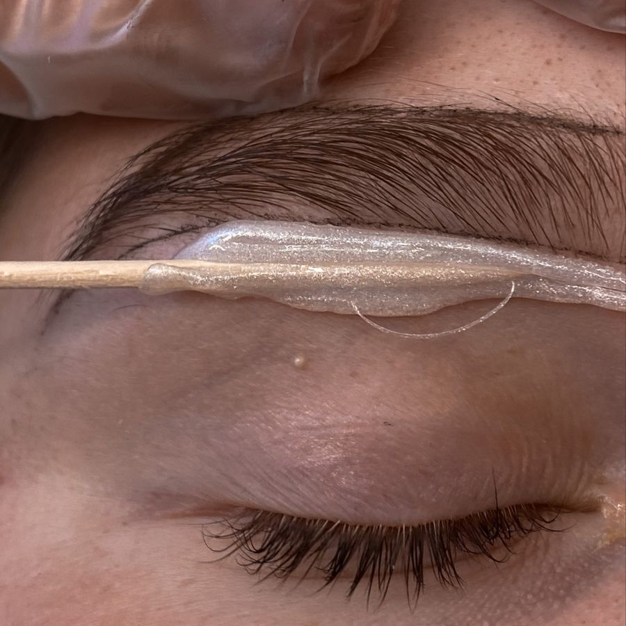 Коррекция без окрашивания (воск, пинцет)