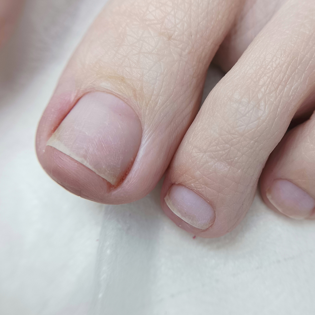 Мини педикюр(обработка только пальчиков+ покрытие цветом)