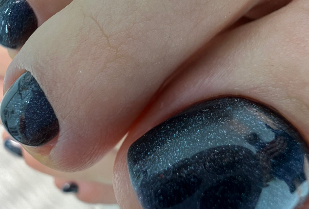 Педикюр (полная обработка стопы + покрытие гель-лак) + полировка стопы SMART маслом