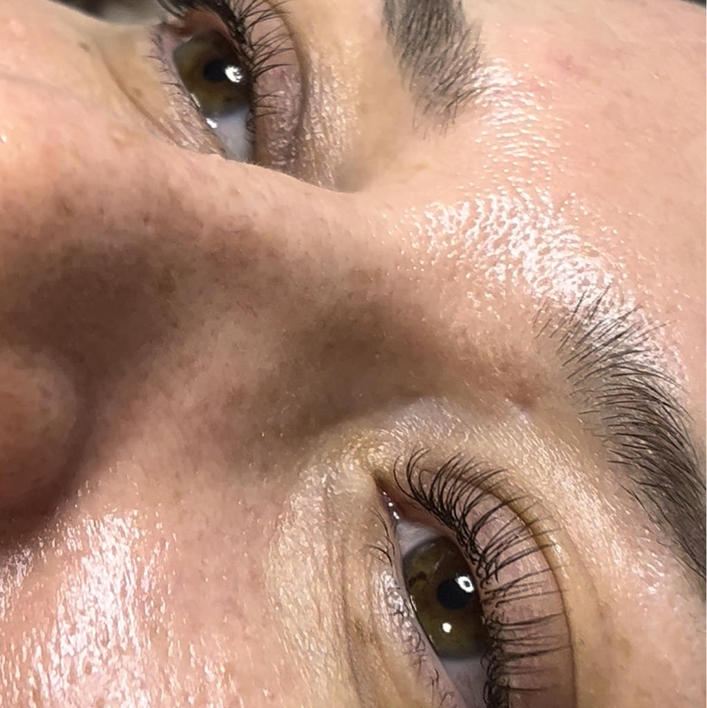 Наращивание ресниц классика