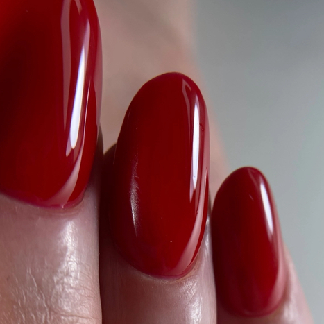 Маникюр с укреплением и покрытием в один тон