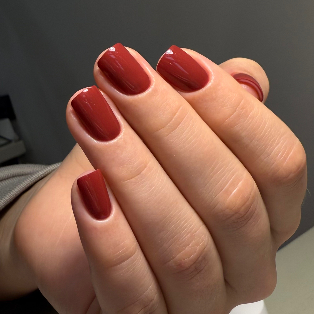 Маникюр с покрытием гель-лак