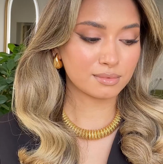 Полный образ (макияж + локоны)