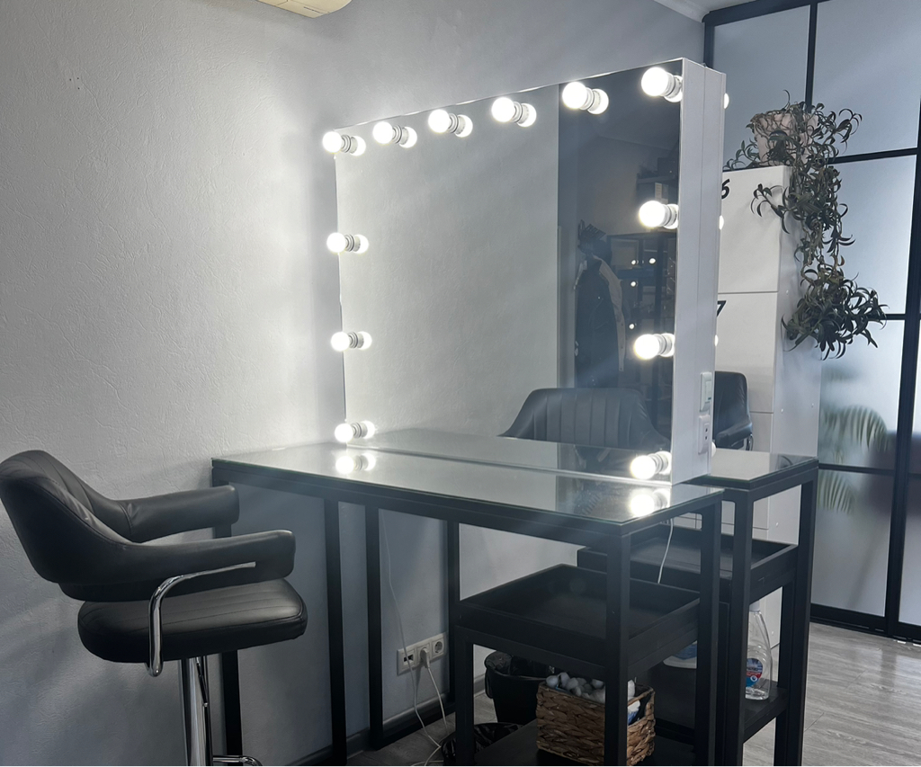 Стол для бровистов/визажистов Стол У Кабинета