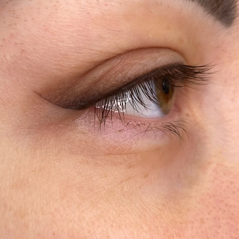 Перманентный макияж «Стрелка с растушёвкой» (первичная процедура).