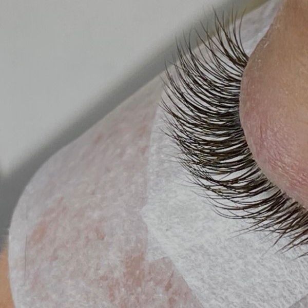 Коррекция нарощеных ресниц