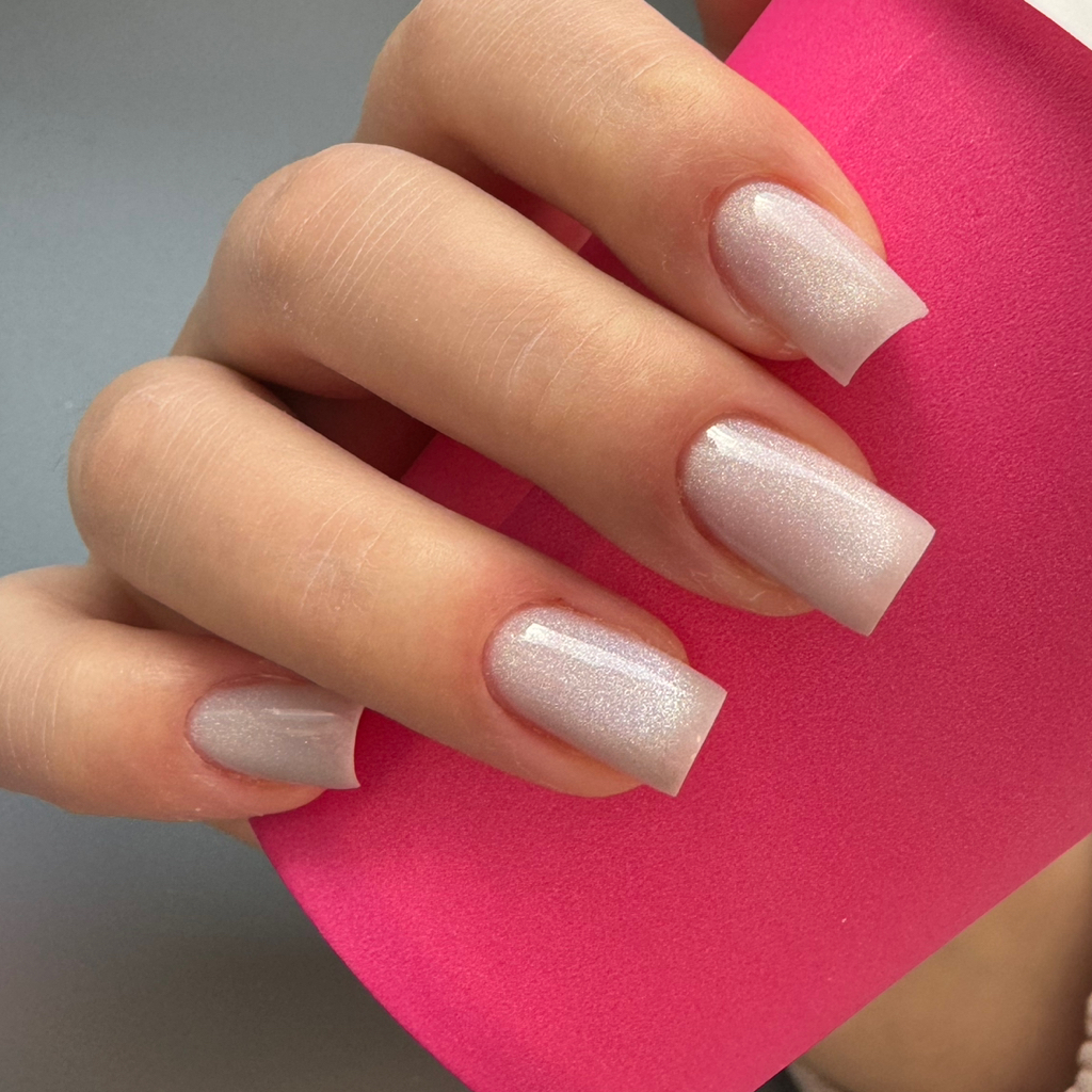 Маникюр с покрытием, короткие