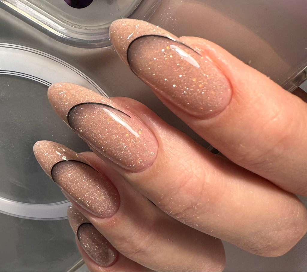 Маникюр с покрытием гель-лак и дизайном