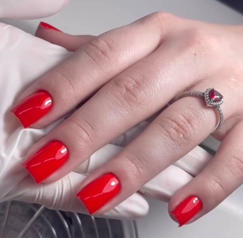 Маникюр с покрытием ( укрепление гелем)