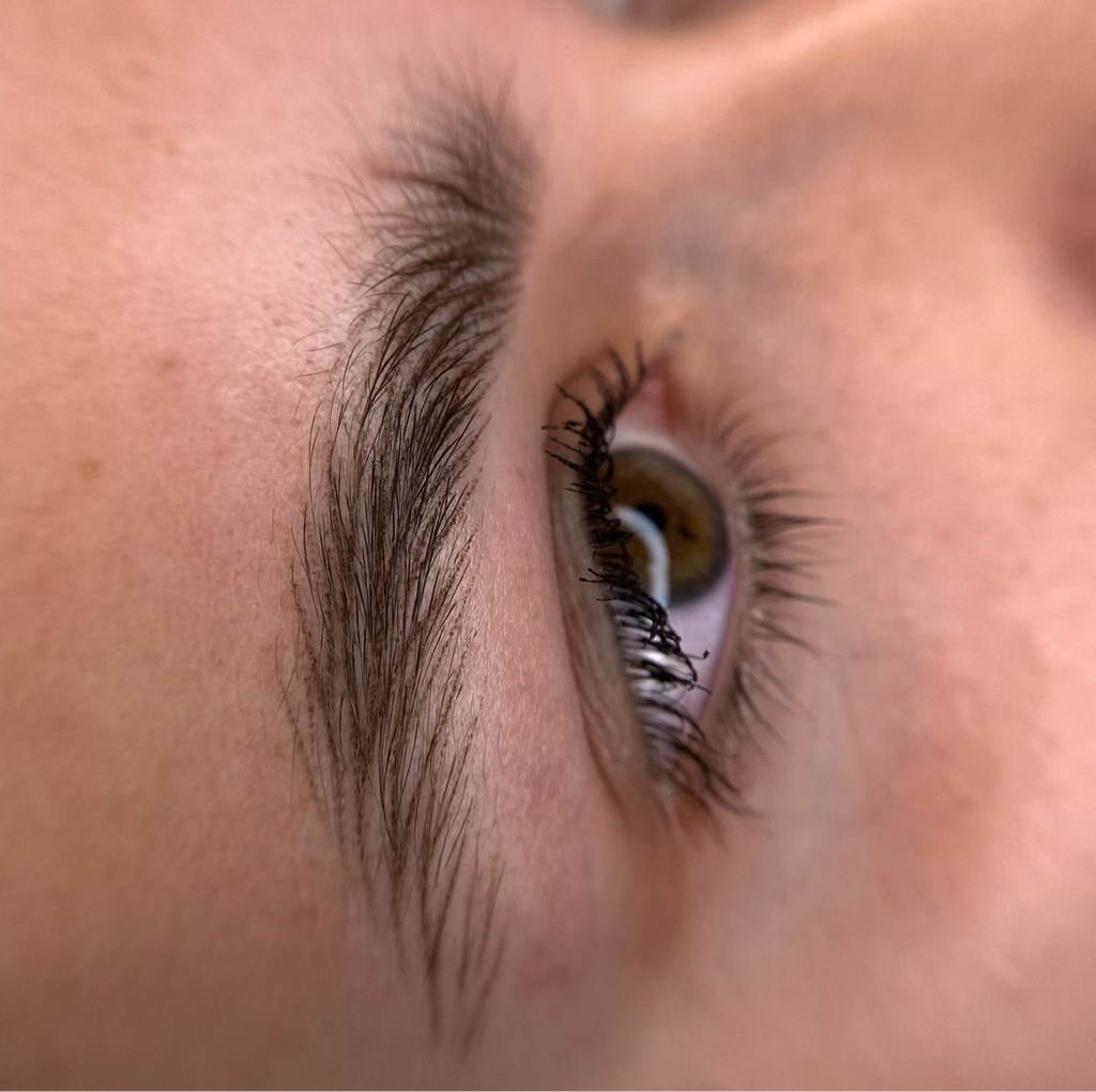 Коррекция бровей без окрашивания