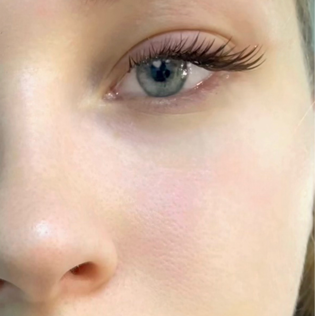 Натуральное наращивание ресниц