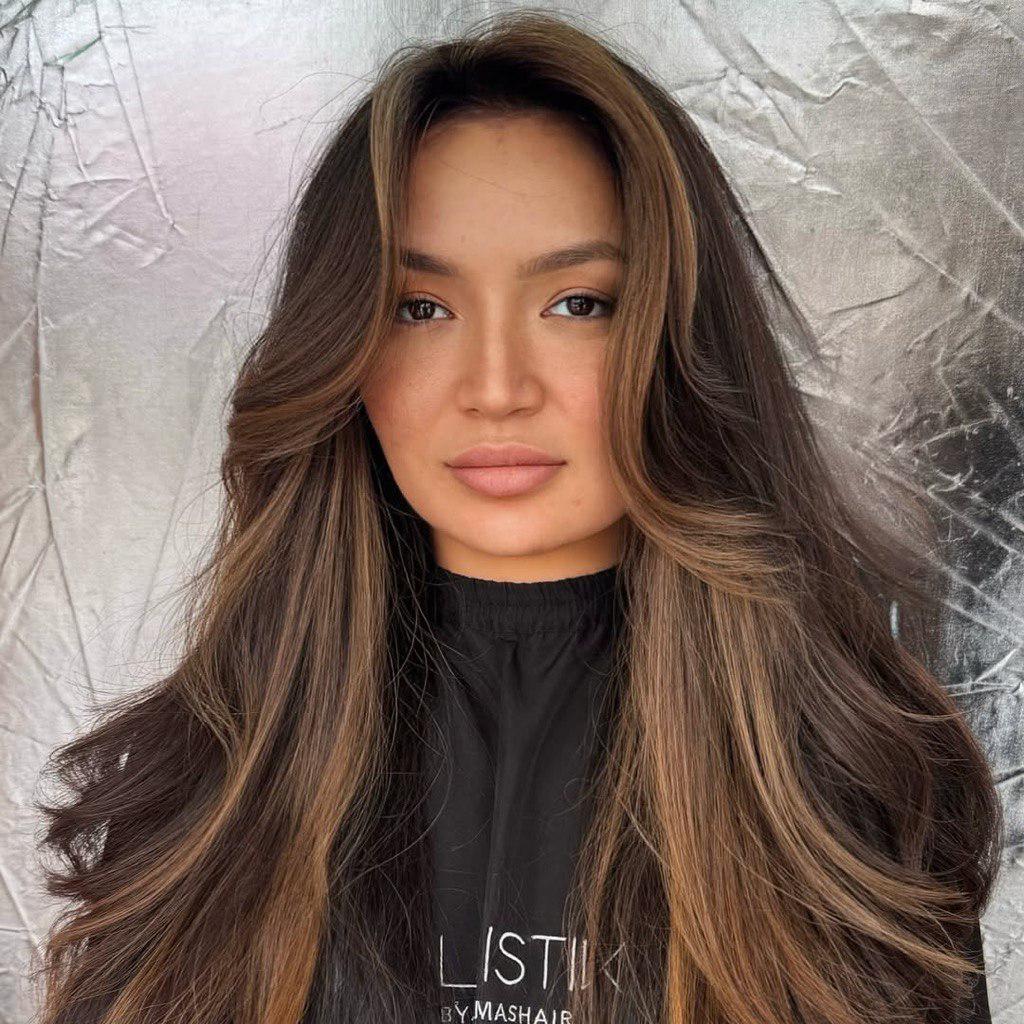 Контуринг по пояс и ниже. Окрашивание с рассветлением нескольких прядей у лица + тонирование