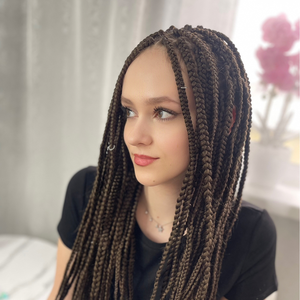 Афроклассика средняя 40-60 кос.  ⏰ Время плетения 3-4 часа. Стоимость 10.000₽. ✨Срок носки 1-2 месяца