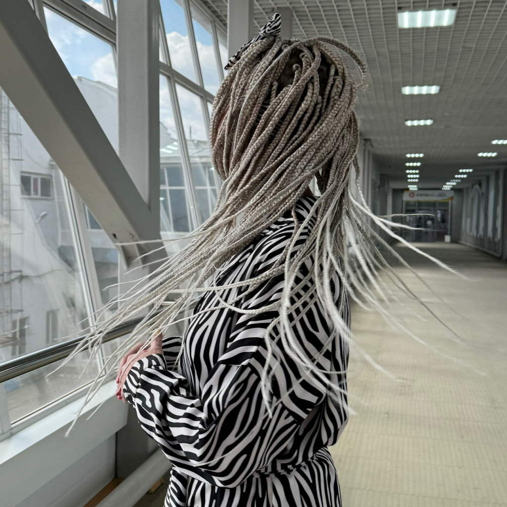 Афроклассика 60-80 кос.  ⏰ Время плетения 3-4 часа. Стоимость 11.000₽. ✨Срок носки 1-2 месяца