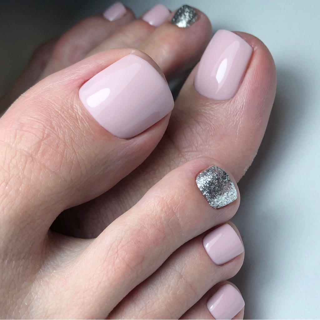 Педикюр с покрытием гель-лак или пленки