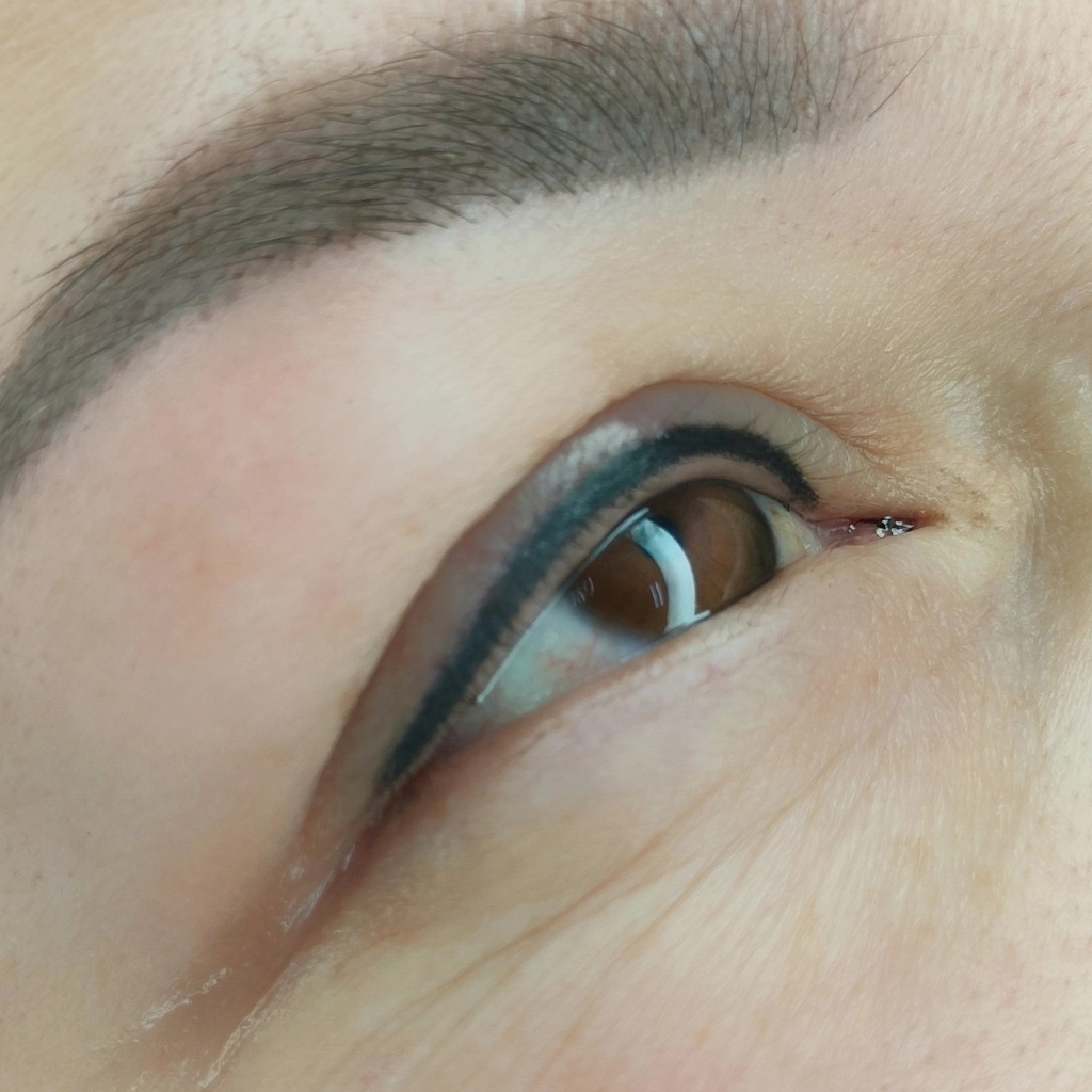 перманентный макияж межресничного пранстраства