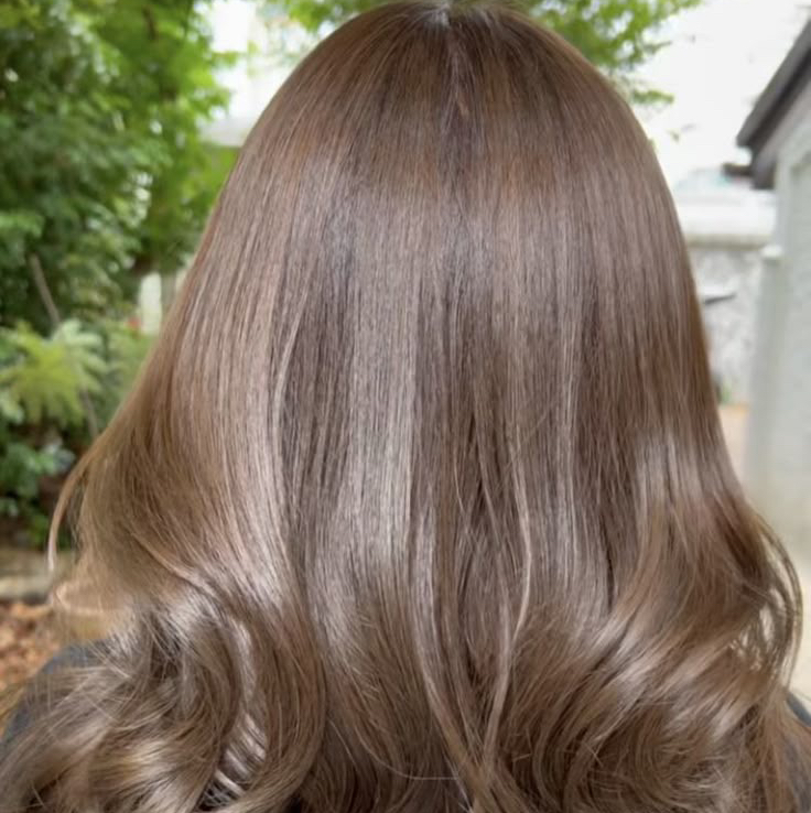 Корни (седина) +Длина
 -6900 до плеча
-7900 до лопаток
-9900 ниже лопаток