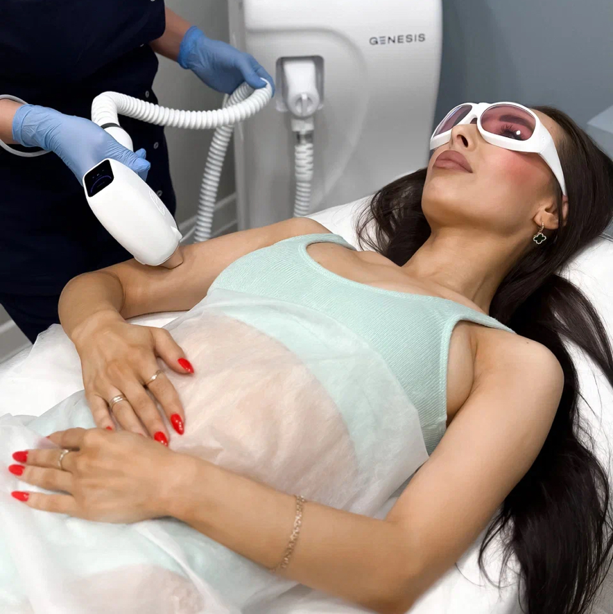 Руки выше локтя