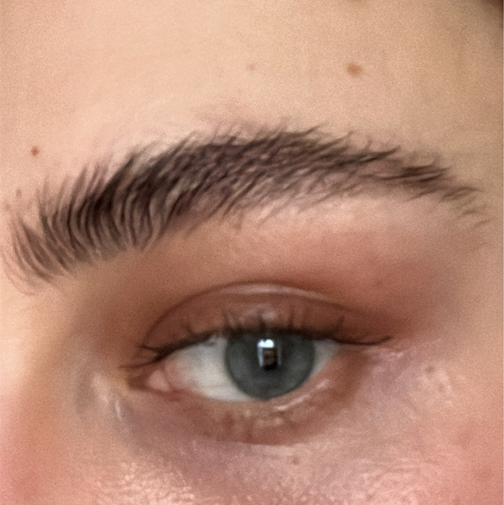 Коррекция и окрашивание бровей