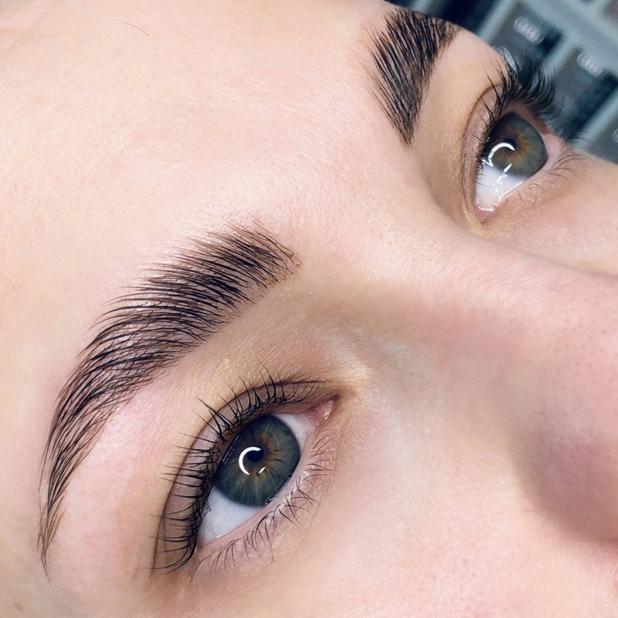 Ламинирование бровей и ресниц + окрашивание