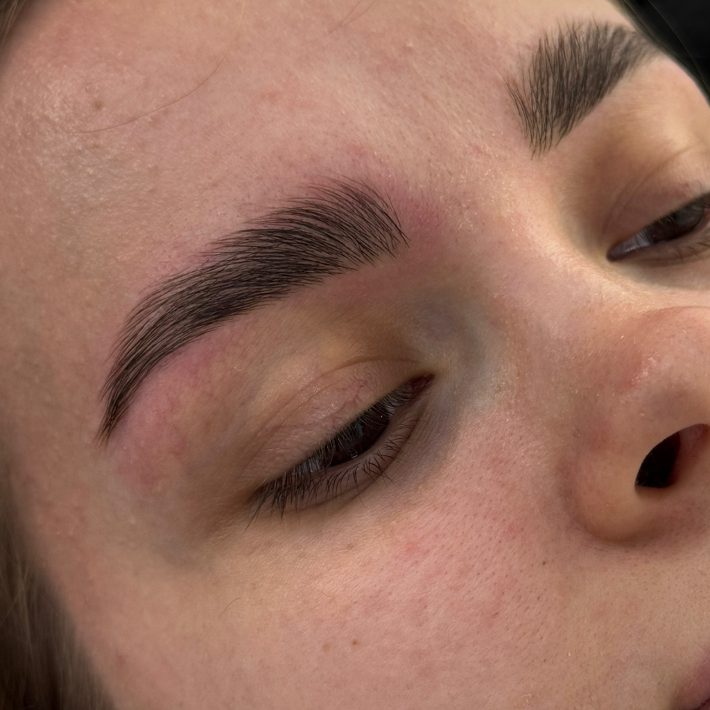 Оформление бровей (коррекция формы)